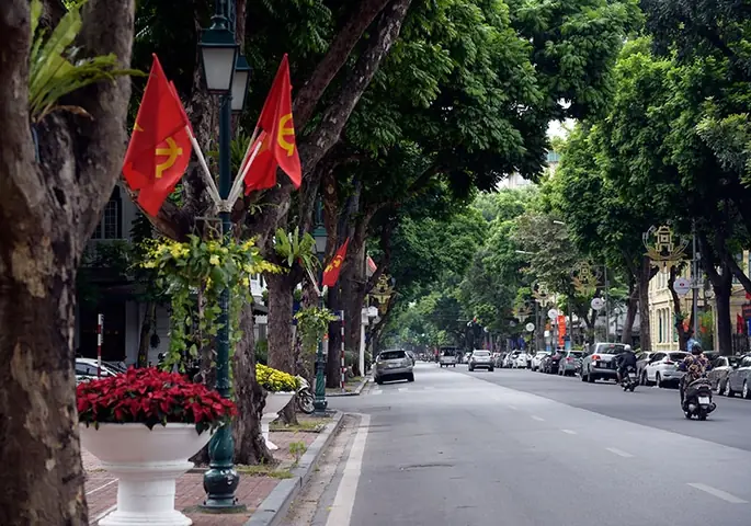 Hình Ảnh Đường Phố Hà Nội 2026: Cảm Nhận Vẻ Đẹp Thời Gian, Từ Lồng Ghép Cổ Tích Đến Năng Động Hiện Đại