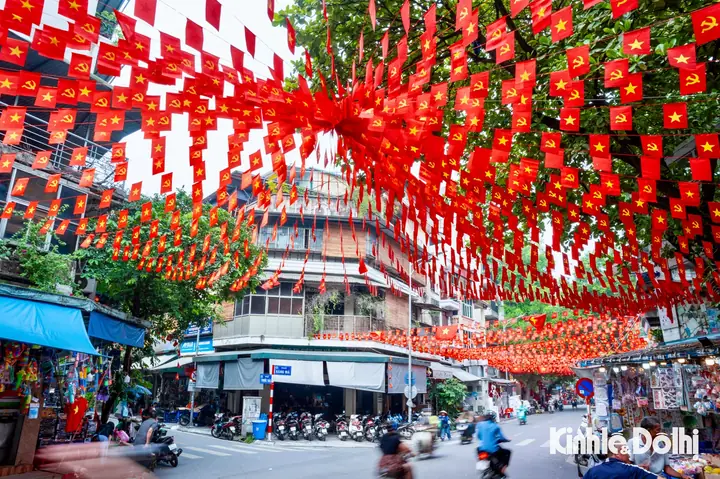 Hình Ảnh Đường Phố Hà Nội 2026: Cảm Nhận Vẻ Đẹp Thời Gian, Từ Lồng Ghép Cổ Tích Đến Năng Động Hiện Đại