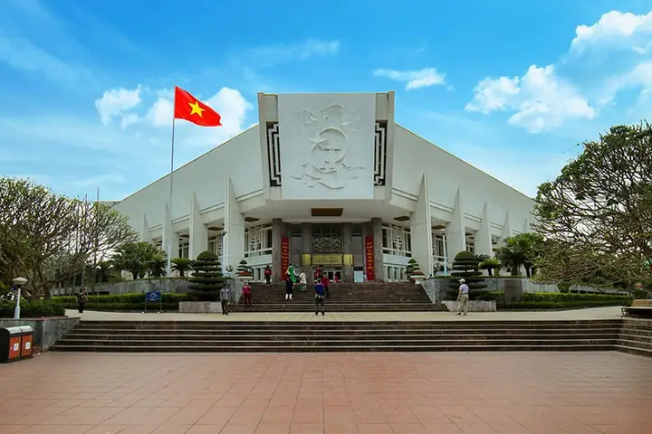 Quy Định Trang Phục Tại Khu Di Tích Chủ Tịch Hồ Chí Minh Năm 2026: Hướng Dẫn Chi Tiết, Lưu Ý Quan Trọng Và Kinh Nghiệm Thực Tế