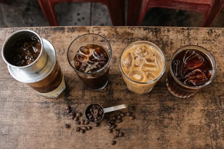 Cà Phê Sữa Đá Việt Nam Có Bao Nhiêu Caffeine? Phân Tích Chi Tiết & So Sánh Mới Nhất Năm 2026