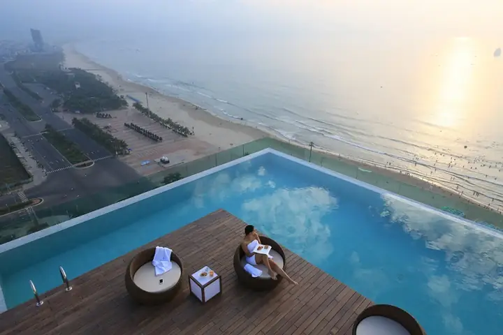 Top Khách Sạn Đà Nẵng Có Hồ Bơi Đẹp Nhất 2026: Review Chi Tiết, Giá Cả & Kinh Nghiệm Chọn "chuẩn Không Cần Chỉnh"