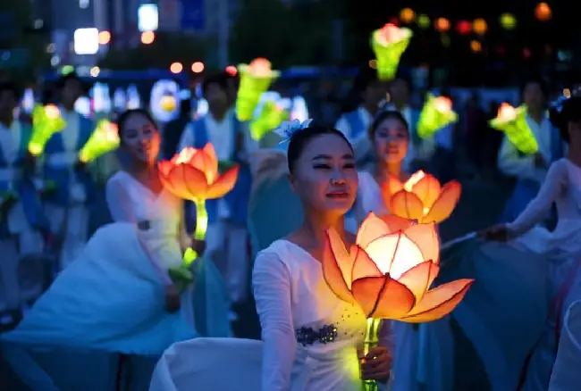 Lễ Hội Đèn Lồng Hoa Sen 2026: Hành Trình Tìm An Ninh Tâm Hồn Giữa Sài Gòn Sầm Uất