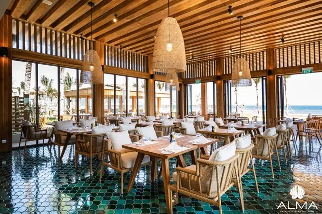 Top 10+ Nhà Hàng Bãi Dài Nha Trang 2026: Địa Điểm Ăn Ngon, View Biển Đẹp, Check-in "sống Ảo" Không Thể Bỏ Lỡ