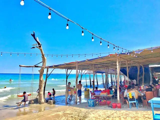 Top 10+ Nhà Hàng Bãi Dài Nha Trang 2026: Địa Điểm Ăn Ngon, View Biển Đẹp, Check-in "sống Ảo" Không Thể Bỏ Lỡ