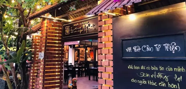 Nhà Hàng Làng Nghệ Đà Nẵng: Review Chi Tiết Thực Tế 2026 - Không Gian Văn Hóa, Ẩm Thực Đặc Sản & Hướng Dẫn Đặt Bàn Mới Nhất