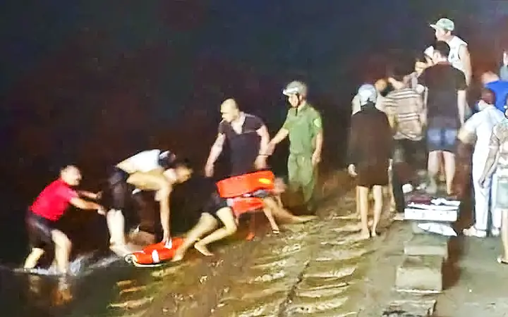 Nhảy Cầu Trần Phú Nha Trang 2026: Trải Nghiệm Cực Lím "đỉnh Cao" Biển Đông, Giá Vé, Lịch Hoạt Động & Bí Quyết An Toàn
