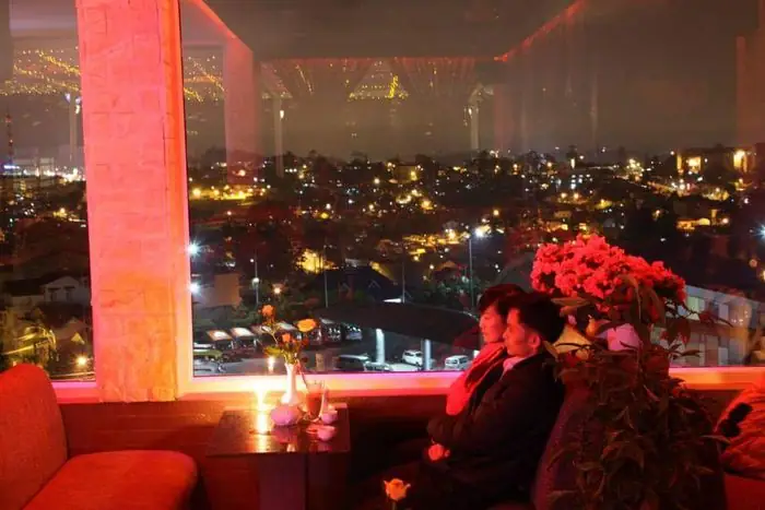 Top 15+ Quán Cafe Đẹp Ở Đà Lạt Về Đêm 2026: Góc Check-in "chữa Lành" Tâm Hồn, View Đẹp Mắt, Menu Đậm Đà Hương Vị Cao Nguyên Top 15+ Quán Cafe Đẹp Ở Đà Lạt Về Đêm 2026: Góc Check-in "chữa Lành" Tâm Hồn, View Đẹp Mắt, Menu Đậm Đà Hương Vị Cao Nguyên