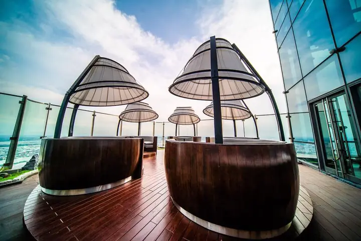 Tầng Cao Nhất Landmark 81 Có Gì? Trải Nghiệm Đỉnh Cao Việt Nam Tại Skyview & Vinpearl Luxury 2026 Tầng Cao Nhất Landmark 81 Có Gì? Trải Nghiệm Đỉnh Cao Việt Nam Tại Skyview & Vinpearl Luxury 2026