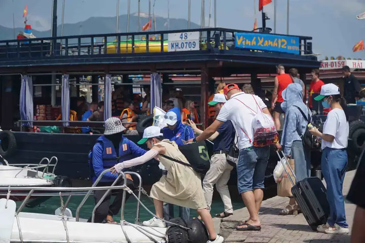 Tàu Du Lịch Đi Nha Trang 2026: Hành Trình "không Gian - Thời Gian" Trên Đường Sắt Hội An - Nha Trang Và Các Tuyến Mới Nhất