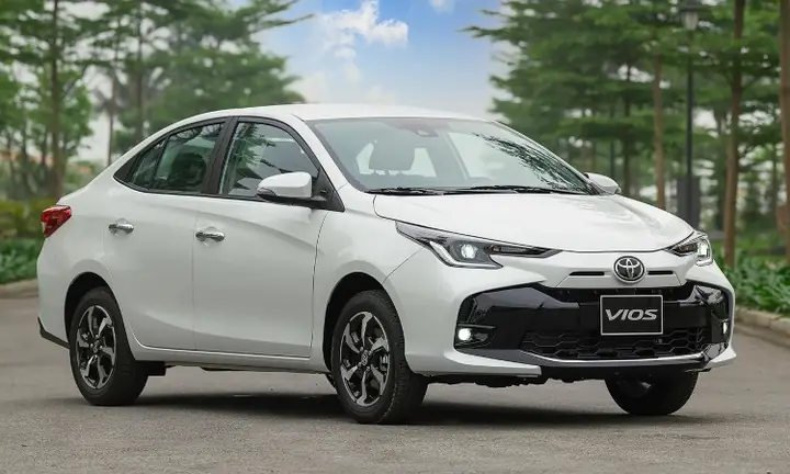 Thuê Xe 5 Chỗ Có Người Lái 2026: Bảng Giá Mới Nhất, Top Đơn Vị Uy Tín & Kinh Nghiệm Chọn Thuê An Toàn
