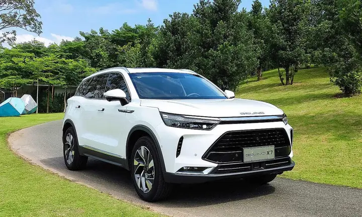 Thuê Xe 5 Chỗ Có Người Lái 2026: Bảng Giá Mới Nhất, Top Đơn Vị Uy Tín & Kinh Nghiệm Chọn Thuê An Toàn
