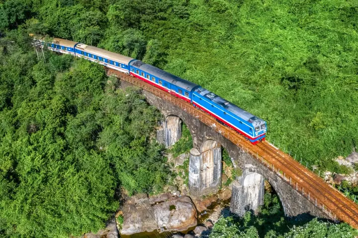 Lịch Trình Tàu Hỏa Đà Nẵng - Huế 2026: Chi Tiết Giờ Khởi Hành, Giá Vé, Cách Mua & Mẹo Du Lịch Mới Nhất