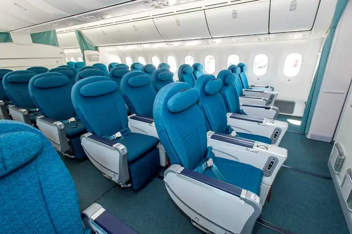 Vé Máy Bay Eco Là Gì? Toàn Bộ Kiến Thức Cần Biết Trước Khi Đặt Vé Năm 2026