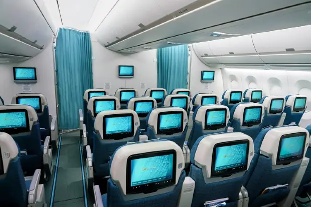 Vé Máy Bay Hạng Premium Economy Là Gì? Trải Nghiệm Bay Cao Cấp Giá Tối Ưu Năm 2026