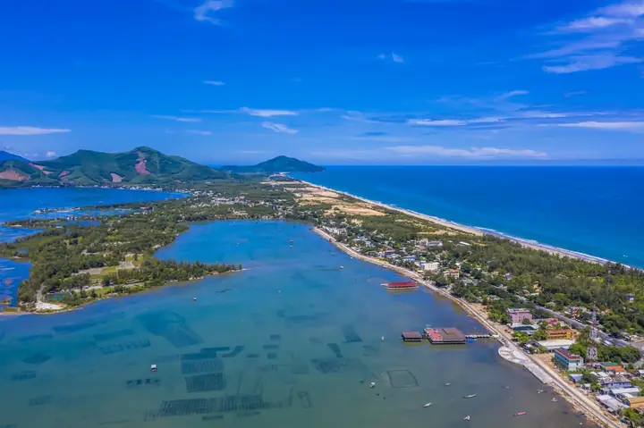Khám Phá Vịnh Lăng Cô 2026: Top Trải Nghiệm "chữa Lành" Tuyệt Đẹp, Ăn Gì, Ở Đâu, Chi Phí Chi Tiết