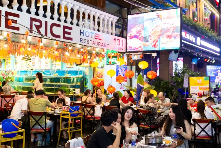 Ăn Gì Quận 1 Sài Gòn 2026: Hướng Dẫn Đầy Đủ Nhất 50+ Địa Chỉ "chuẩn Vị" Từ Phố Đi Bo Quay Đen Đến Fine Dining Hàng Đầu
