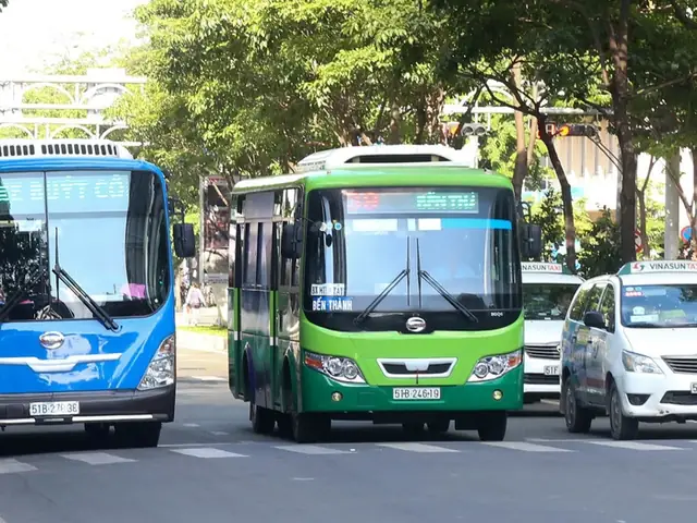 Tuyến Xe Buýt 17 Hà Nội Chạy Đến Mấy Giờ? Lịch Trình Chi Tiết, Giá Vé & Cách Tra Cứu Nhanh Nhất Năm 2026