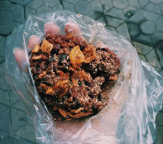 Xôi Đỗ Đen Chợ Lương Văn Cán: Hương Vị Cổ Truyền Giữa Sài Gòn Hiện Đại Năm 2026
