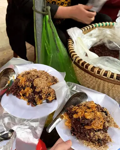 Xôi Đỗ Đen Chợ Lương Văn Cán: Hương Vị Cổ Truyền Giữa Sài Gòn Hiện Đại Năm 2026