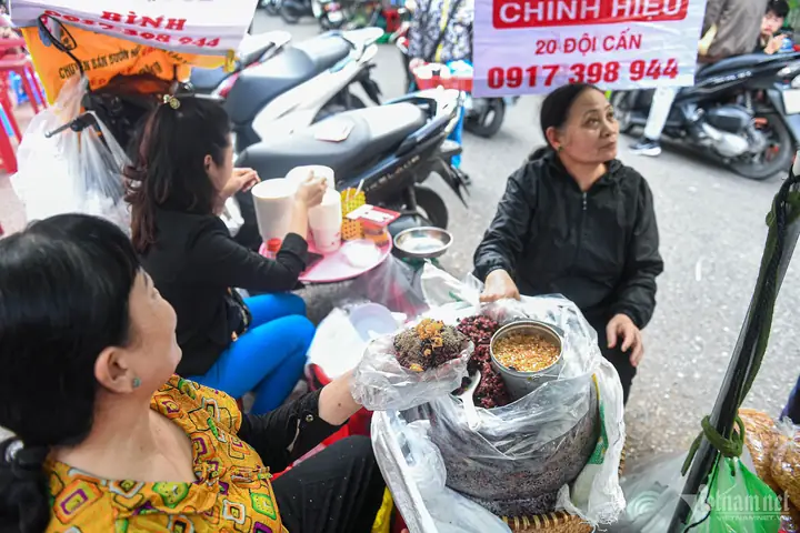 Xôi Đỗ Đen Chợ Lương Văn Cán: Hương Vị Cổ Truyền Giữa Sài Gòn Hiện Đại Năm 2026